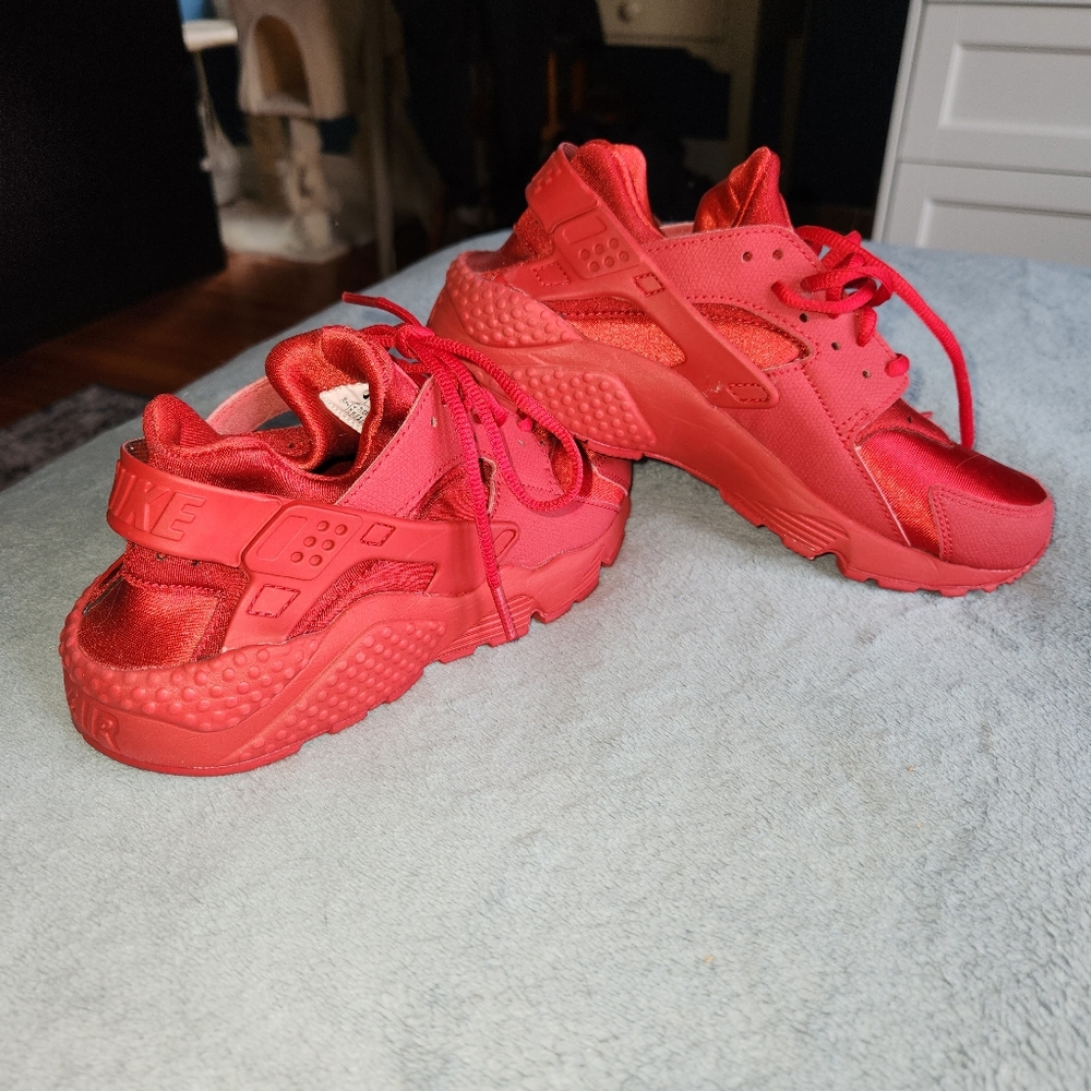 Nike Huarache women's size 7 red